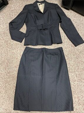 Anne Klein Classic Navy Pinstripe Women's blazer Jacket & Skirt suit - new